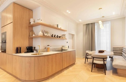 Les Halles Apartment | A LUXURIOUS & SERENE PARISIAN RETREAT, JUST STEPS FROM ÎLE DE LA CITÉ