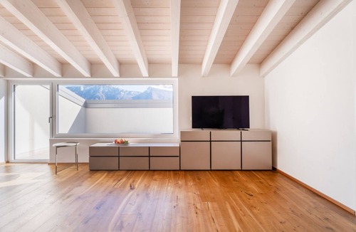 Tremosine Villa | A newly built, high-end villa featuring an infinity pool and stunning views over Lake Garda. Located just a short drive from Limone sul Garda, it offers elegant, bright interiors designed with great attention to detail. A spacious panoramic terrace, mode