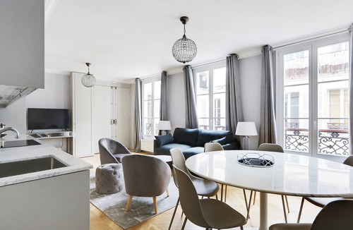 Madeleine Apartment | A Stunning 2-BR/2BA in Opéra- Saint-Lazare