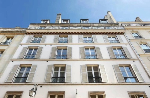 Odeon Apartment | A TRANQUIL AMBIANCE SURROUNDED BY ICONIC LANDMARKS, MUSEUMS, CAFÉS-RUE CORNEILLE