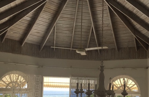 Whitehouse House | A Tropical Getaway