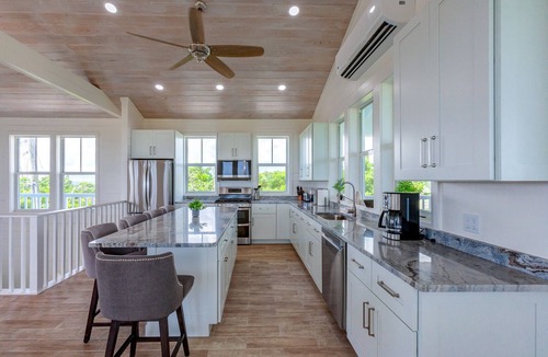 Hope Town House | A ViewFaDayz - Brand New Pool Home with Dock Slip