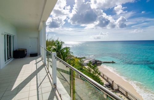 Nassau Apartment | A WONDERFUL New Beachfront Listing in The Bahamas! 3E