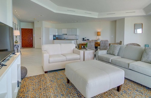Nassau Apartment | A WONDERFUL New Beachfront Listing in The Bahamas! 3E