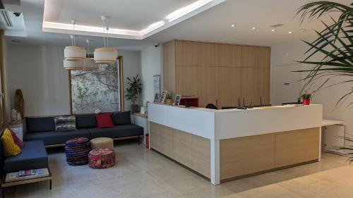 Champs-Elysees Hostel | Adveniat Paris