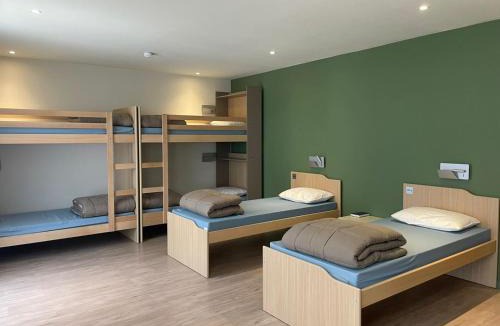 Champs-Elysees Hostel | Adveniat Paris