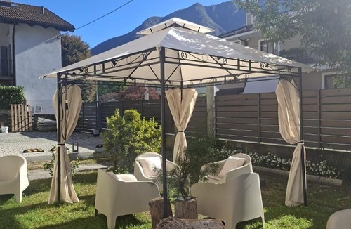 Domodossola House | AgliChalet Bosco-Vasca idromassaggio privata, condivisa tra i due chalet, con parcheggio privato gratuito e colonnina ricarica auto veloce con supplemento