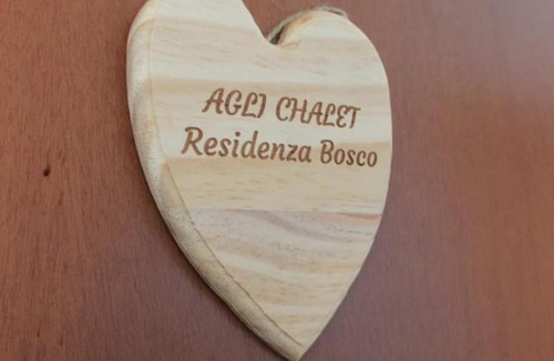 Domodossola House | AgliChalet Bosco-Vasca idromassaggio privata, condivisa tra i due chalet, con parcheggio privato gratuito e colonnina ricarica auto veloce con supplemento