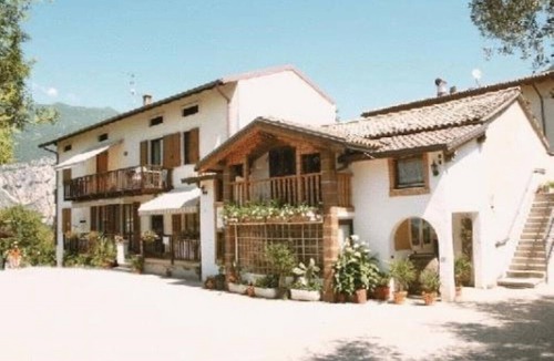 Bolognano-Vignole Apartment | AGRITUR MICHELOTTI ~ THREE-ROOM APARTMENT WITH 2 DOUBLE + 1 (5 PAX)