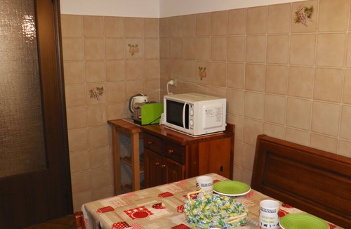 Grado Apartment | Air-conditioned spacious apartment with covered car parking 100m from the beach