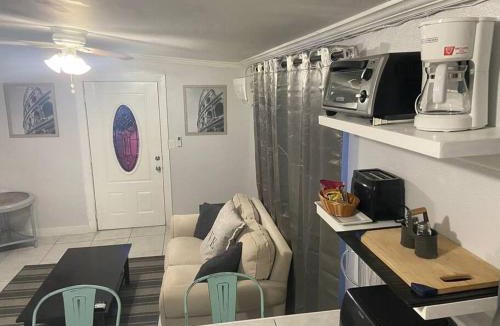 Nassau Apartment | Airy 1-bedroom apartment 3 minutes from Downtown