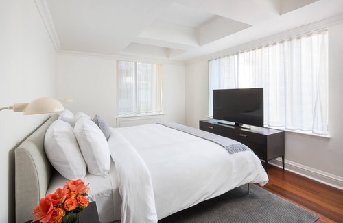 Sutton Place Hotel | AKA Residences Newly Renovated Premium Suite w/WiFi & Access to Gym & Pool