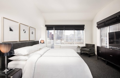 Sutton Place Hotel | AKA Residences Newly Renovated Suite w/Elegant Decor - Access to Gym & Pool
