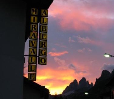 Auronzo di Cadore Hotel | Albergo Miravalle-Tre Cime Views