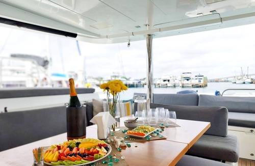 Nassau Boat Rental | All inclusive luxury sailing catamaran Amura in Nassau, Bahamas
