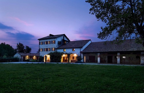Rovolon Villa | Amazing country Villa with pool surrounded by venetian hills (14 sleeps)