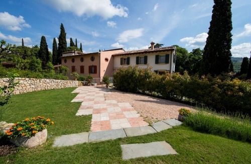 Grezzana House | an oasis of relaxation in the quiet of Valpantena