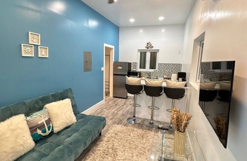 Great Exuma Cottage | Anchor Villa: 5 min walk or rent a bike to go to turtle beach.