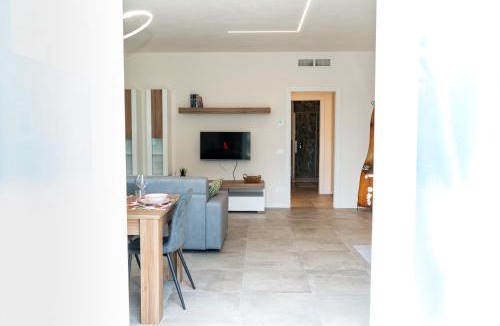 Salionze Apartment | Andrea Lake room