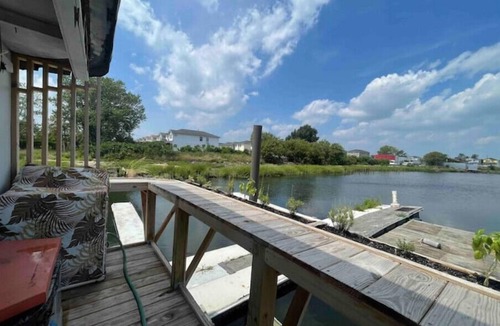 Queens Boat Rental | Angelina, Houseboatn