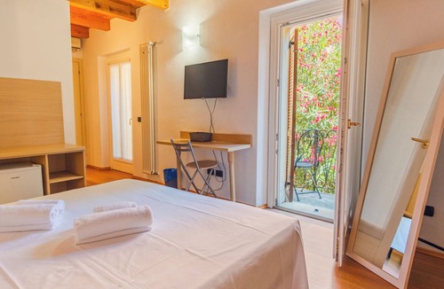 Citta Antica House | Antiche Mura - Five Bedroom Guest House, Sleeps 10