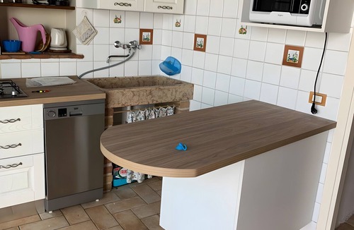 Albisano Apartment | Apartment "Casa Silvia ll" with Lake View, Wi-Fi & Garden