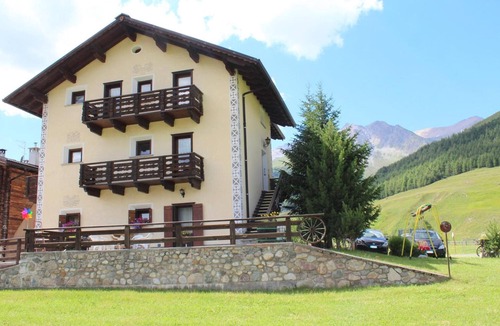 Livigno Cabin | Apartment 4 with Lake View, Shared Terrace and Wi-Fi