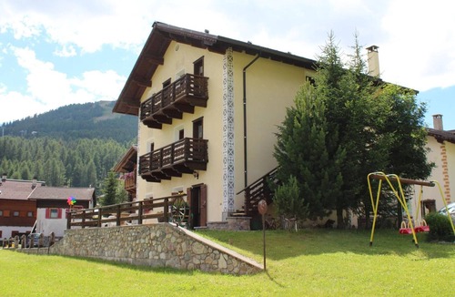 Livigno Cabin | Apartment 4 with Lake View, Shared Terrace and Wi-Fi