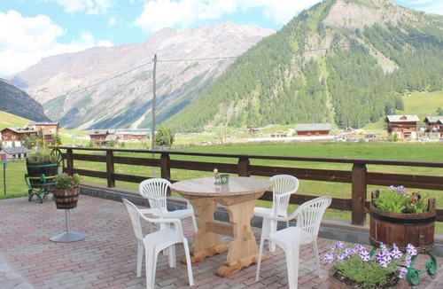 Livigno Cabin | Apartment 4 with Lake View, Shared Terrace and Wi-Fi