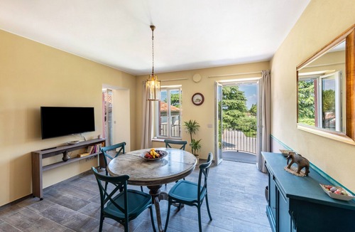 Soiano del Lago Apartment | Apartment 'Abaye 4 Merlot - Charm' with Shared Pool, Wi-Fi and Air Conditioning