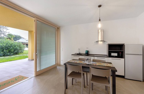 Montioni Apartment | Apartment 'Agriturismo Le Campagnole Green' with Shared Pool, Wi-Fi and Air Conditioning