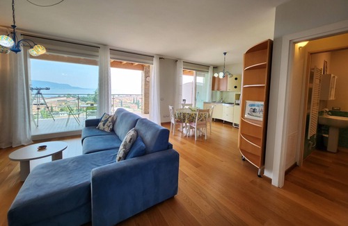 Toscolano Maderno Apartment | Apartment 'Alba Lake View Pool' with Lake View, Shared Pool and Air Conditioning