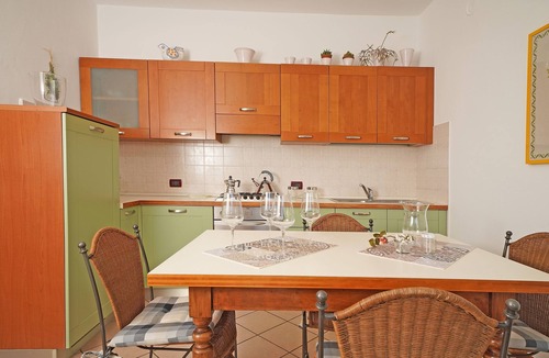 Frader Apartment | Apartment "Anna Torri" With Beautiful Garden and Lake View