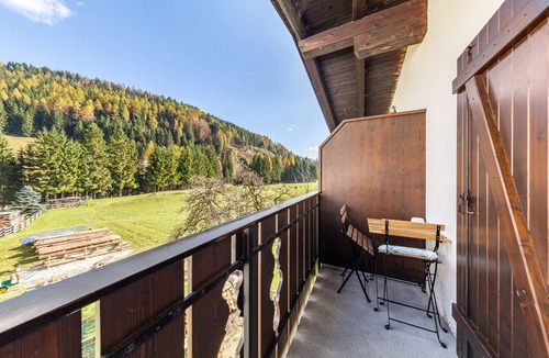 Padola Apartment | Apartment 'Appartamento M Popera' with Mountain View, Shared Garden and Wi-Fi