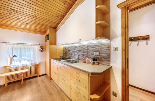 Padola Apartment | Apartment 'Appartamento M Cavallino' with Mountain View, Shared Garden and Wi-Fi