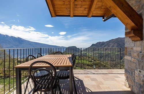 Tremosine Apartment | Apartment Bocca Nevese Pino with Lake View, Garden & Wi-Fi