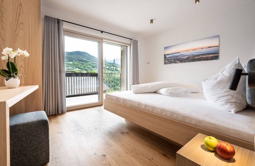 Barbiano Apartment | Apartment 'Blauburgunder' with Mountain View, Shared Pool and Wi-Fi
