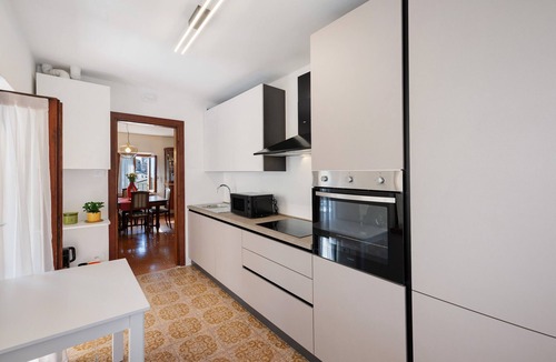 Albisano Apartment | Apartment 'Ca' Due Cuori' with Lake View, Wi-Fi and Air Conditioning