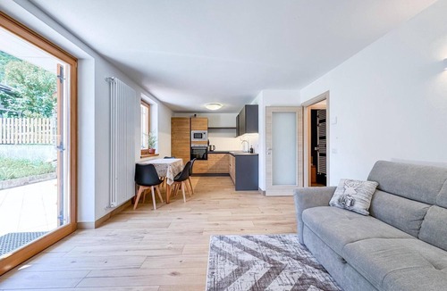 Vermiglio Apartment | Apartment 'Cà Vermigliana' with Lake View, Private Terrace and Wi-Fi