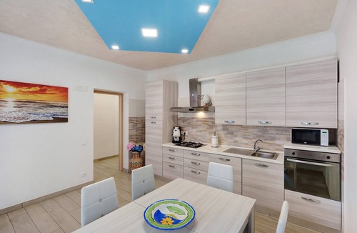 Vico Equense Apartment | Apartment 'Casa Mariateresa' with Mountain View, Wi-Fi and Air Conditioning