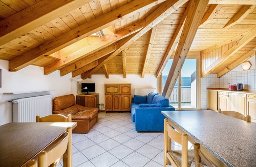 Brez Apartment | Apartment 'Casa vacanze Rosa 8 con mansarda' with Mountain View, Balcony and Wi-Fi