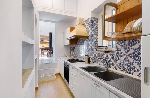 Vico Equense Apartment | Apartment 'Central House' with Private Terrace, Wi-Fi and Air Conditioning