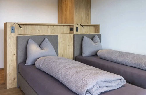 Avelengo Apartment | Apartment "Edelweiss Beim Lackl" with Mountain View & Wi-Fi