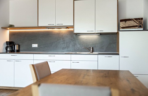 Rasa Apartment | Apartment 'Edelweiß' with Mountain View, Shared Garden and Wi-Fi