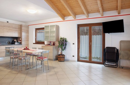 Madonna di Tirano Apartment | Apartment 'Fauna - Pisolo Selvaggio' with Mountain View, Shared Garden and Wi-Fi