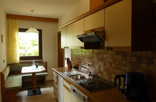 Lagundo Apartment | Apartment 'Ferienwohnung A2 Spisshof Nebenhaus' with Panoramic View, Shared Pool & Wi-Fi