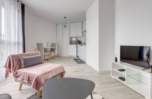 Thiais Apartment | Apartment for 2 people near Orly airport