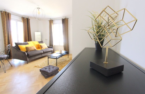 Serris Apartment | Apartment for 4 people Serris Val d'Europe (VICTORIA2)