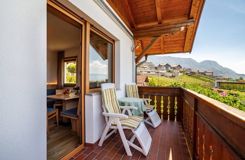 Schenna Apartment | Apartment "Gartenheim Martin" with Mountain View, Pool & Sauna