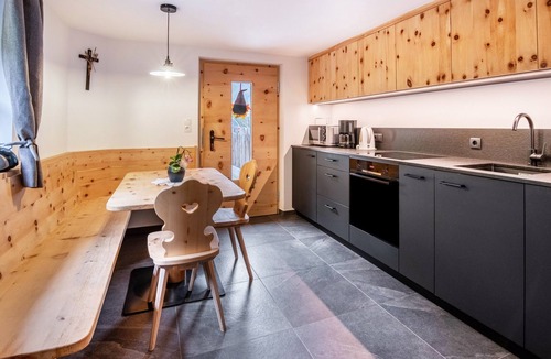 Madonna di Senales Apartment | Apartment 'Innerforchhof Schnals' with Mountain View, Private Terrace and Wi-Fi